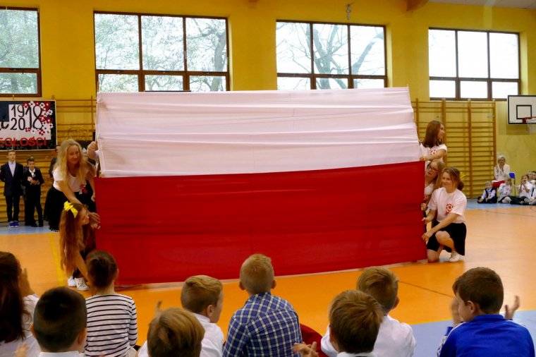 Uczniowie celebrowali 100-lecie odzyskania niepodległości